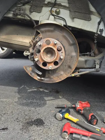 2016 Hyundai Elantra: Rear wheel bearing